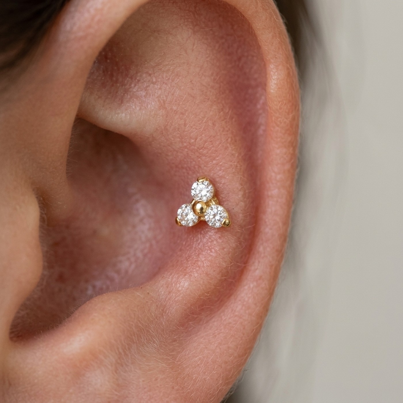 Flat Back Stud Earrings Pave Astrid in F136 Titanium