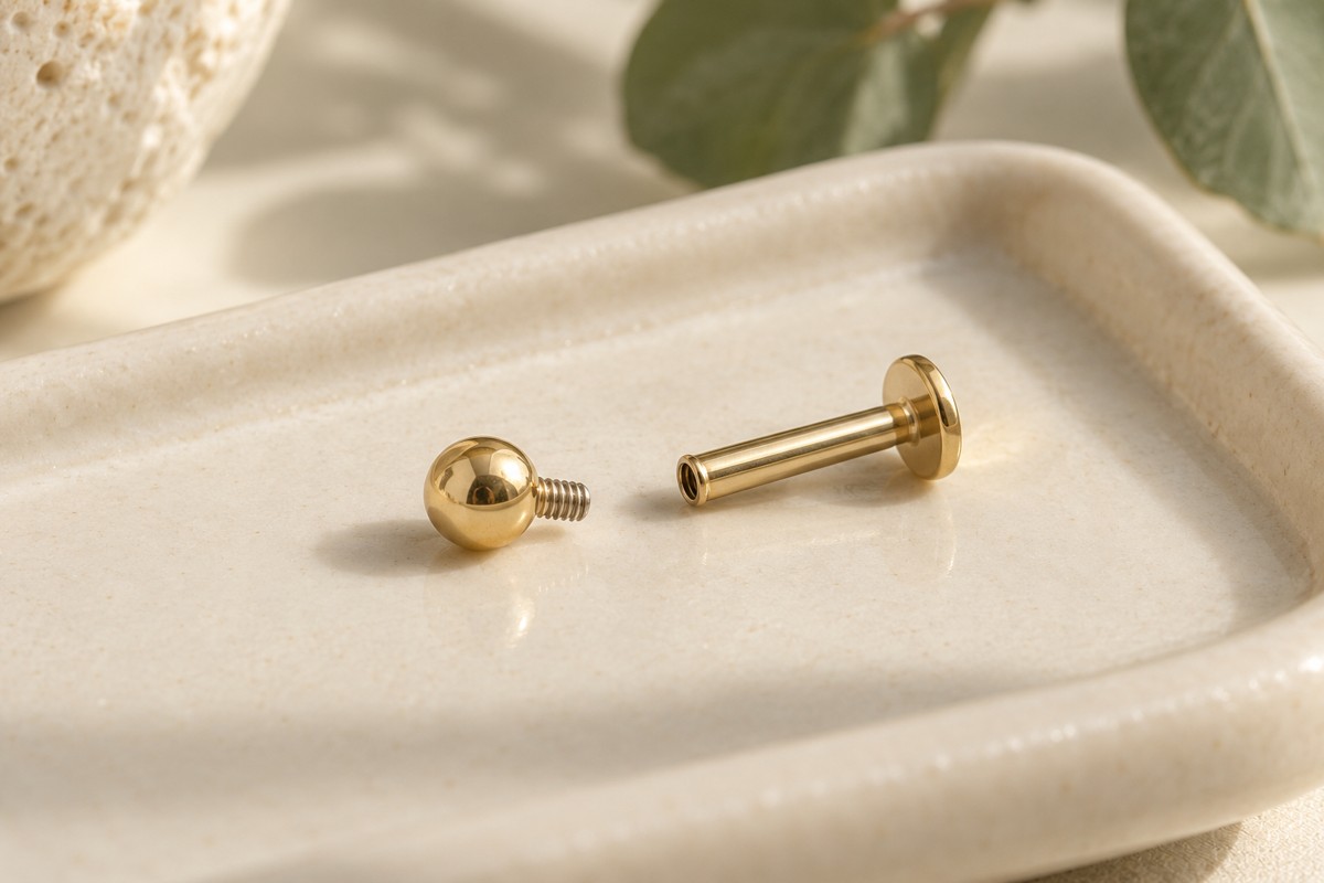 Separated threaded stud front and flat-back post on a small tray.