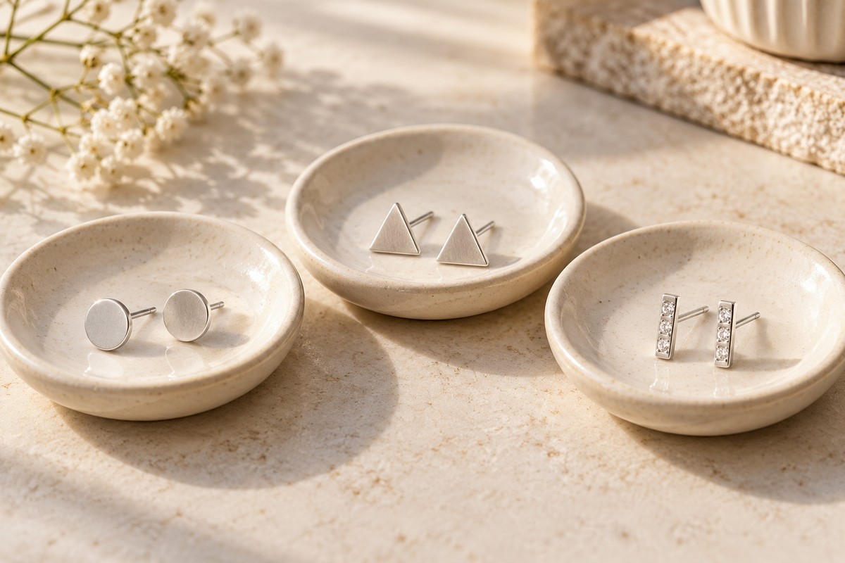 Round, triangular and narrow bar stud pairs in three cream dishes