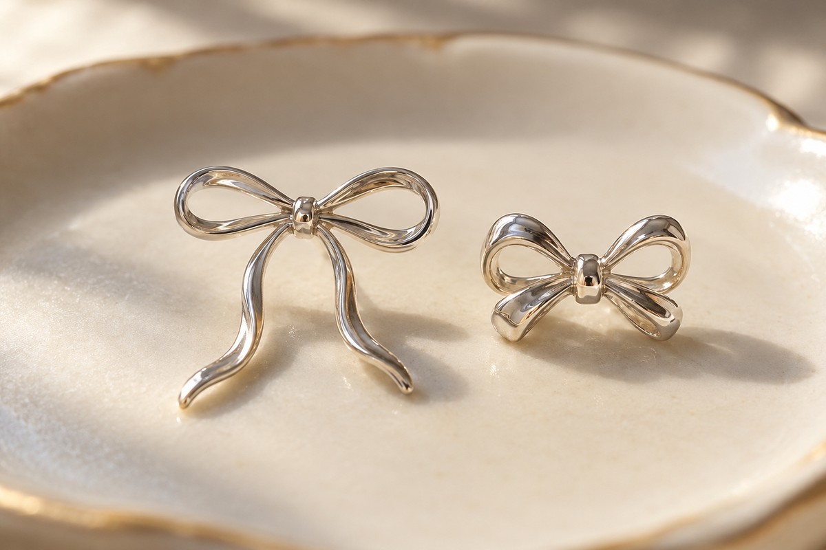 Long-tailed and compact open ribbon-bow shapes on cream ceramic